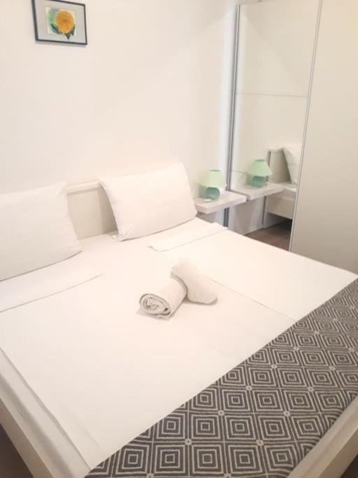 Regina Apartment *