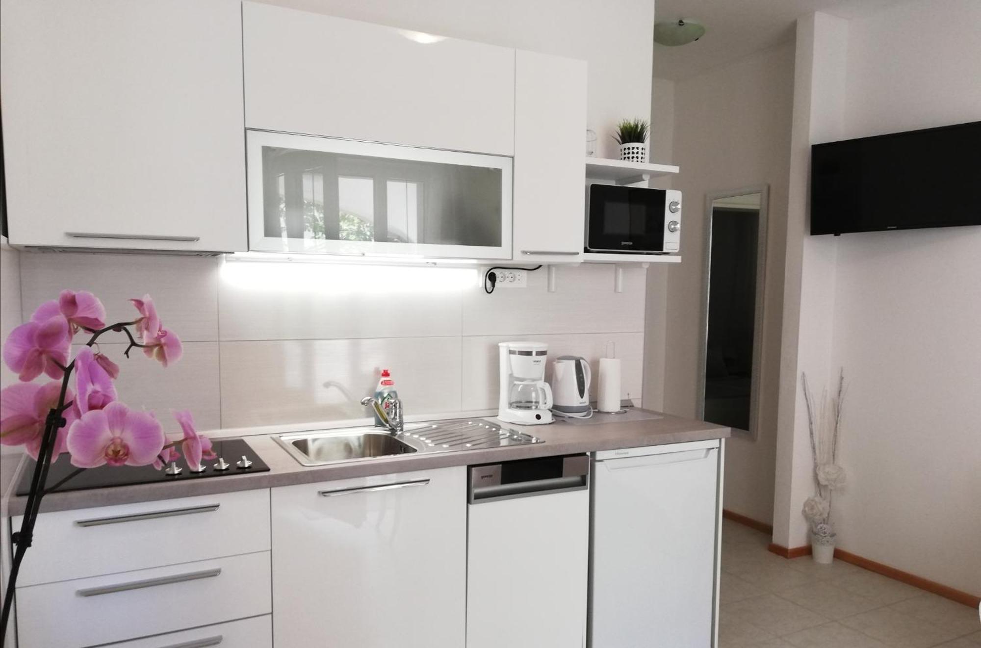 Regina Apartment *